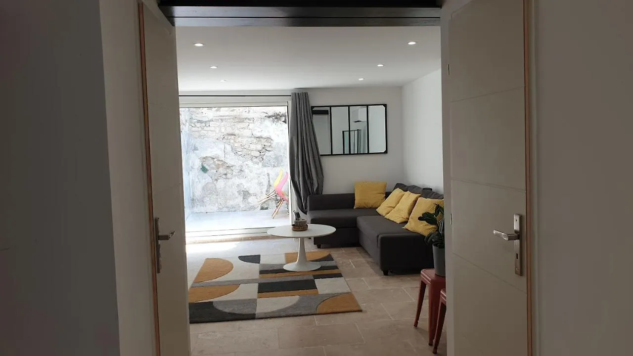 Lägenhet Superbe Maison 68M2 Avec Cour -Hypercentre Avignon
