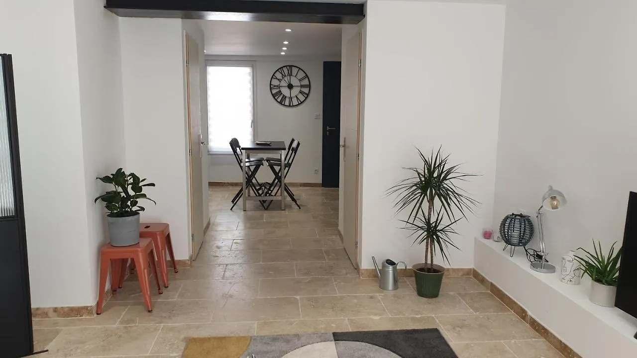 Superbe Maison 68M2 Avec Cour -Hypercentre Avignon Lägenhet