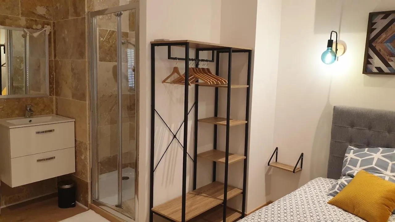 Superbe Maison 68M2 Avec Cour -Hypercentre Avignon Frankrike