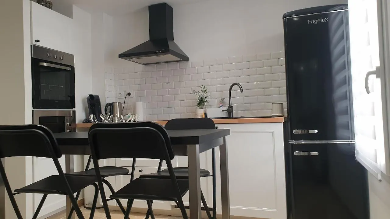 Lägenhet Superbe Maison 68M2 Avec Cour -Hypercentre Avignon