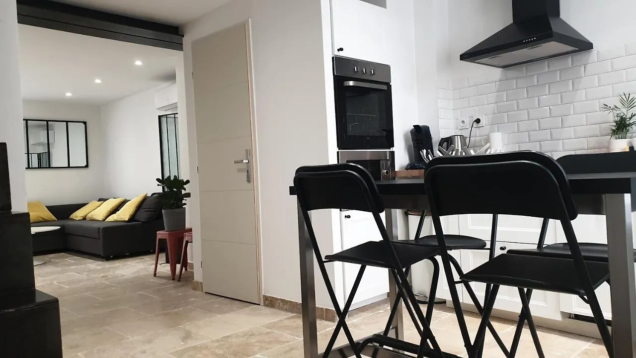 Superbe Maison 68M2 Avec Cour -Hypercentre Avignon 0*,  Frankrike