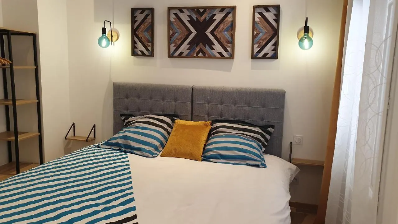 Superbe Maison 68M2 Avec Cour -Hypercentre Avignon Lägenhet