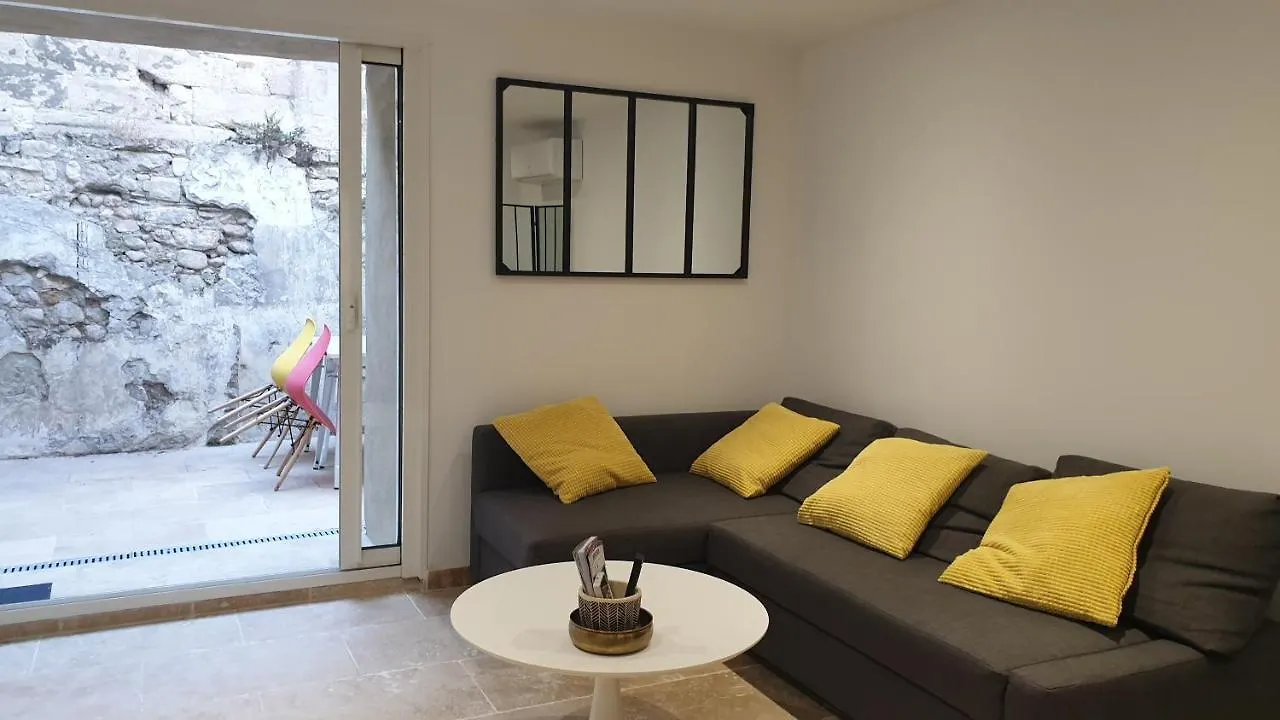 Apartment Superbe Maison 68M2 Avec Cour -Hypercentre Avignon France