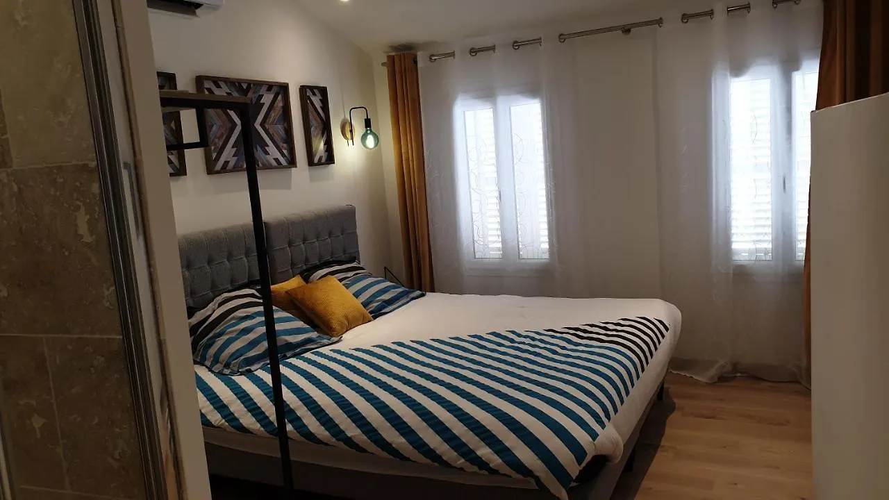 Apartment Superbe Maison 68M2 Avec Cour -Hypercentre Avignon France
