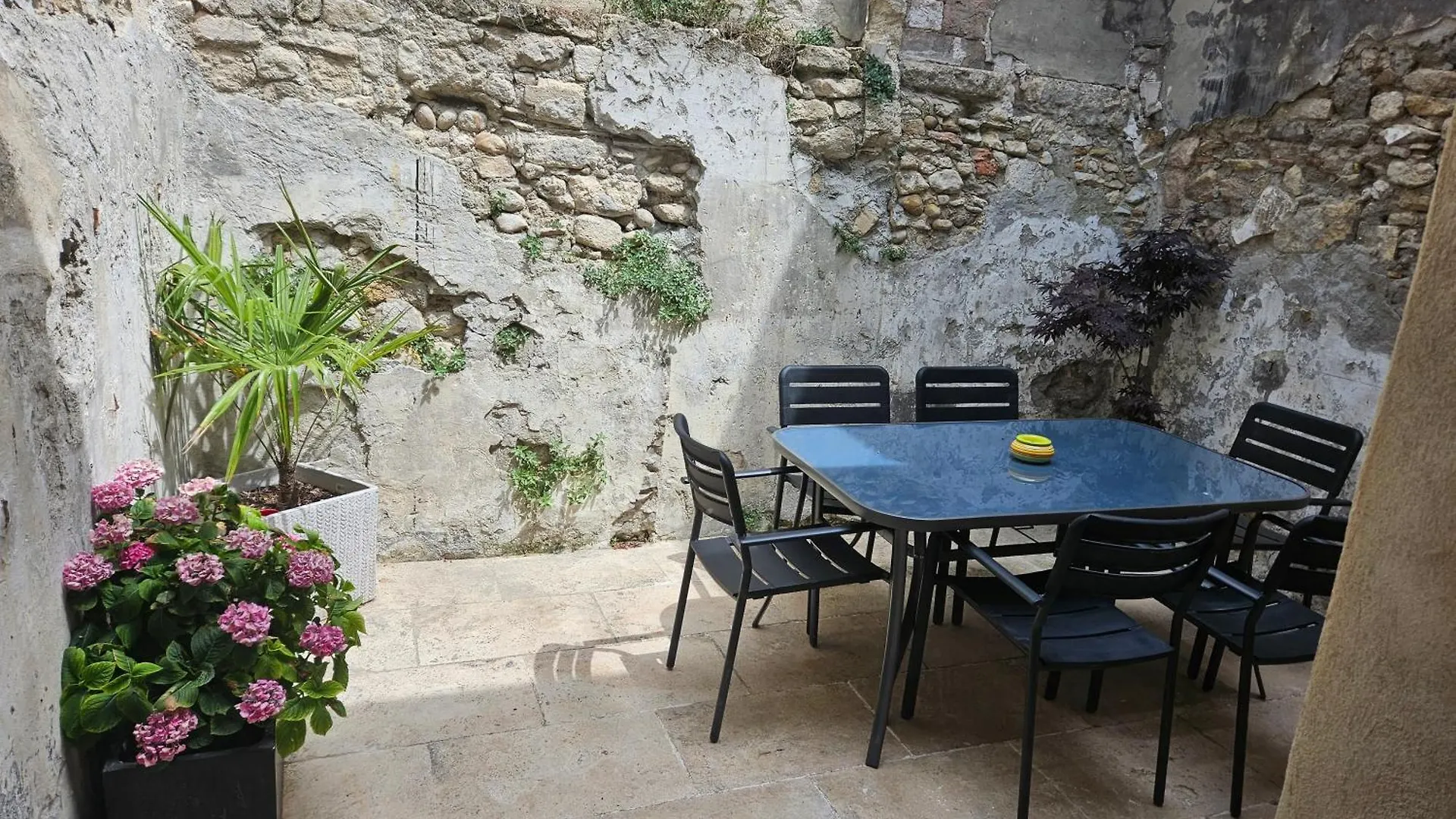 Superbe Maison 68M2 Avec Cour -Hypercentre Avignon
